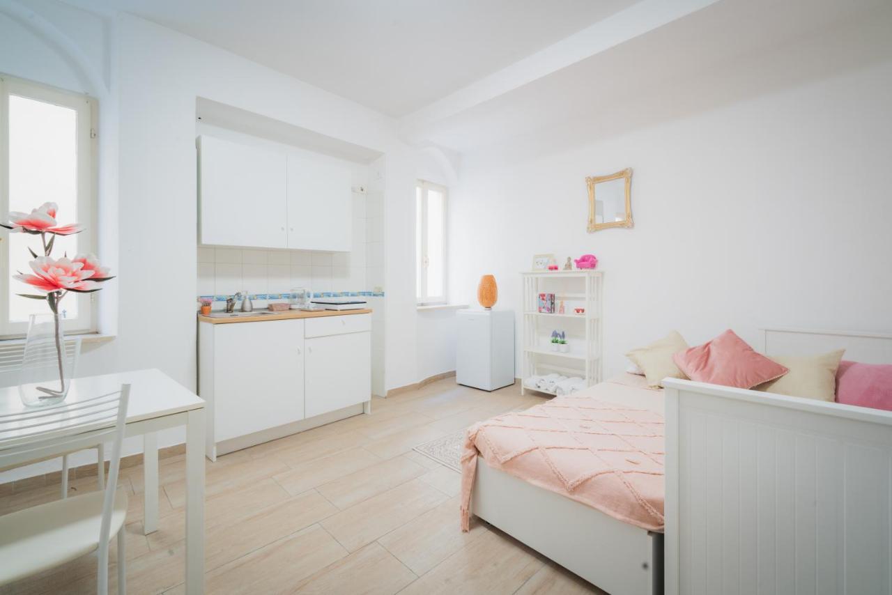 Suite "Castello" Del Garda - Apt Per Coppie Garda Desenzano del Garda Eksteriør billede