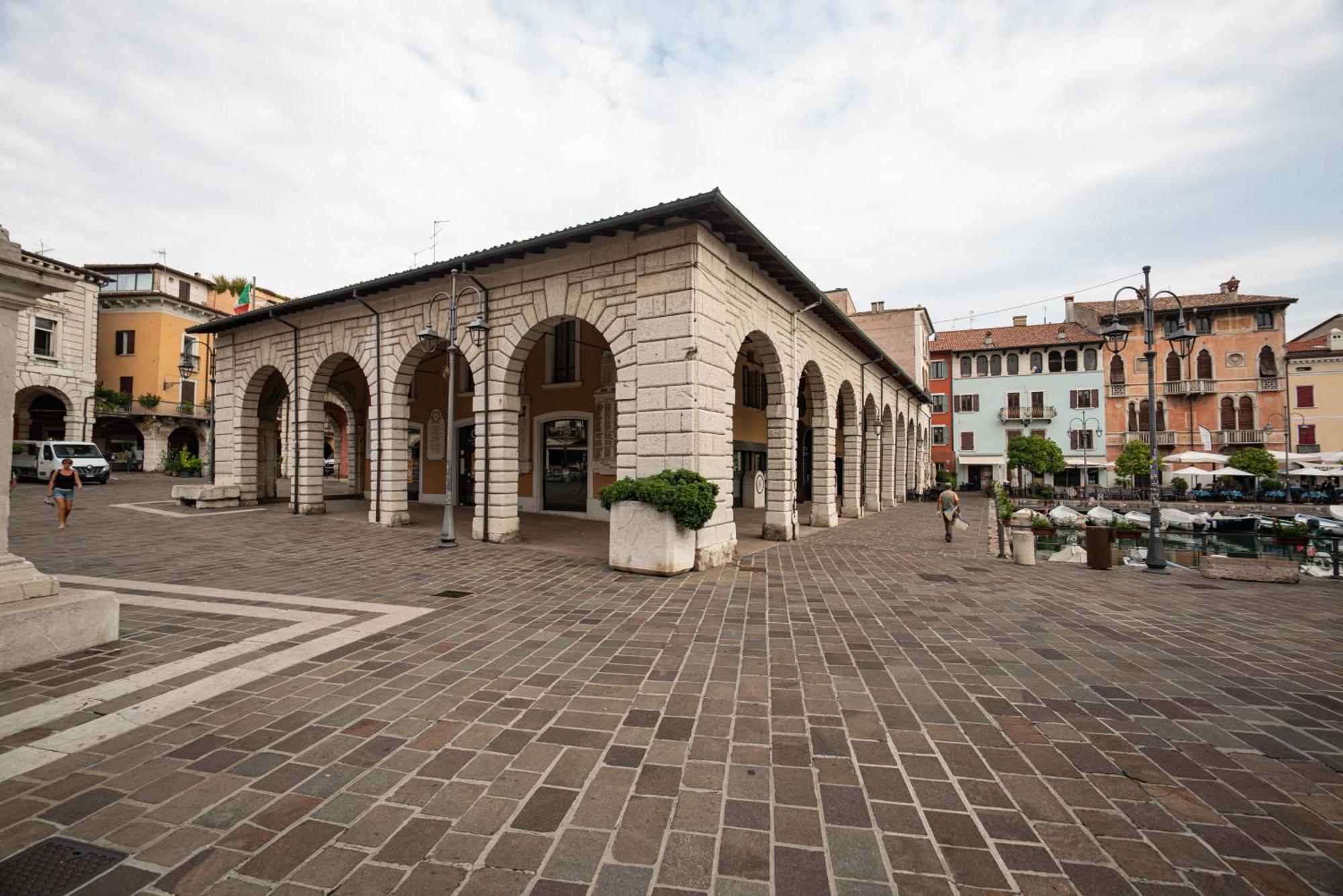 Suite "Castello" Del Garda - Apt Per Coppie Garda Desenzano del Garda Eksteriør billede